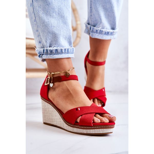 Kesi Women's Sandals On Wedge Red Veenus
