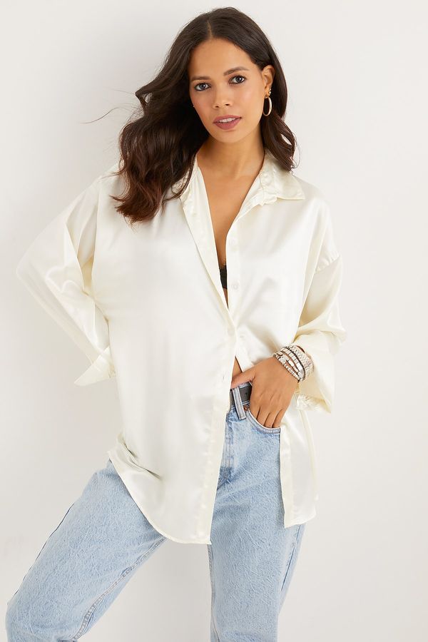 Cool & Sexy Cool & Sexy Women's Vanilla Satin Shirt