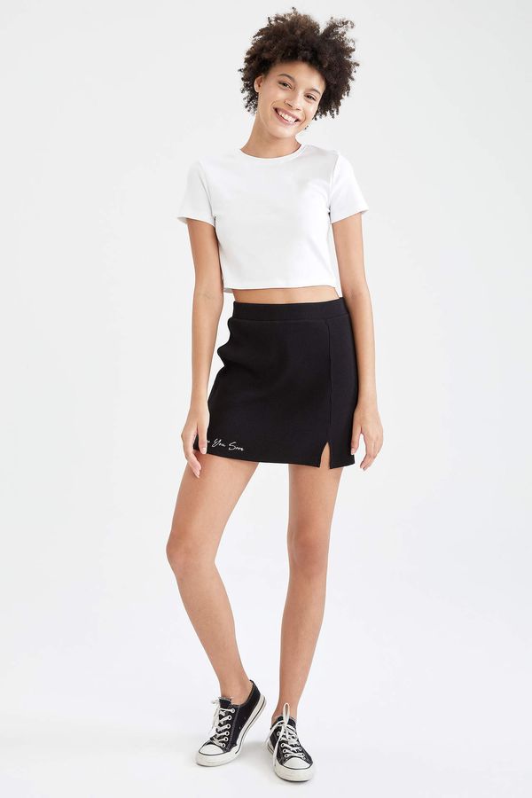 DEFACTO DEFACTO Slim Fit One Side Split Mini Skirt