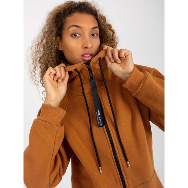 Fashionhunters Light brown basic sweatshirt with pockets RUE PARIS
