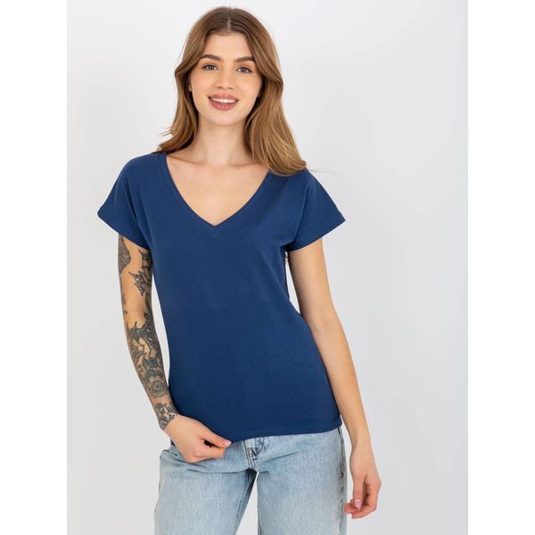 Fashionhunters Navy blue classic V-neck basic t-shirt