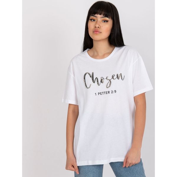 Fashionhunters White women's t-shirt with an inscription and an application