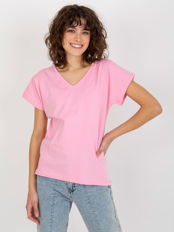 Fashionhunters Women's Basic T-shirt with neckline - pink