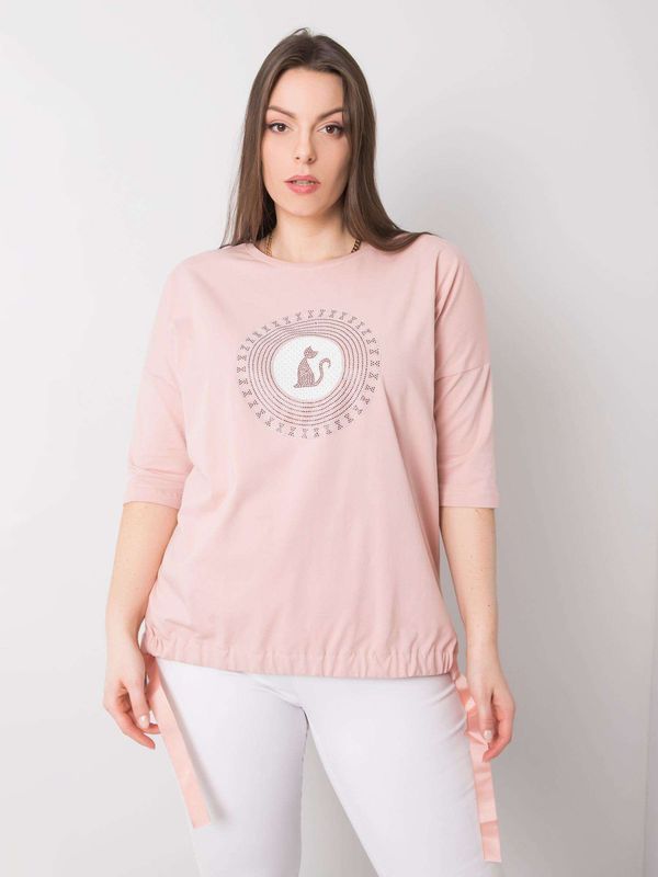 Fashionhunters Zgaszona różowa bluzka damska plus size z aplikacją