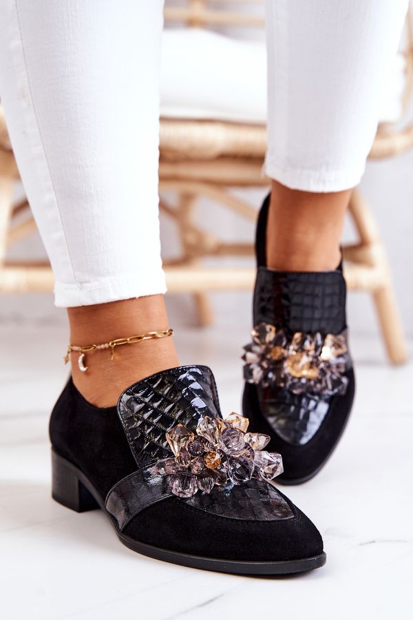 Kesi Suede shoes with black Davine decoration