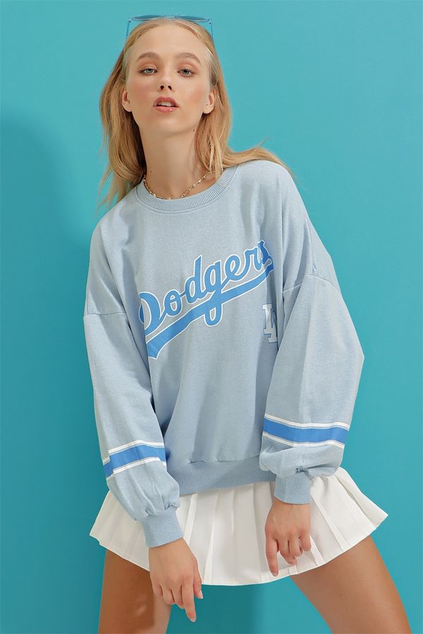 Trend Alaçatı Stili Trend Alaçatı Stili Women's Baby Blue Crew Neck Dodgers Printed Sleeve Striped Sweatshirt