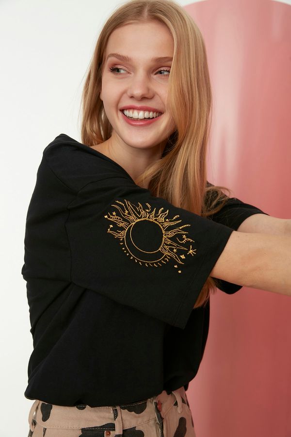 Trendyol Koszulka damska Trendyol Sun&amp;Moon embroidery
